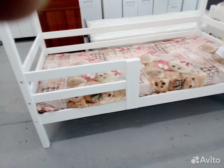 Кроваточка детская из дерева домик 1600-800