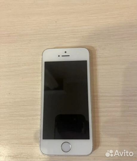 Телефон iPhone se2016