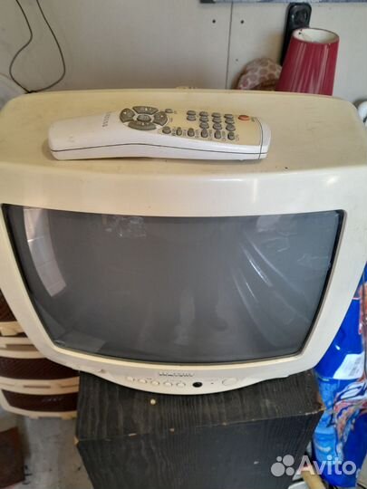 Телевизор бу маленький Samsung