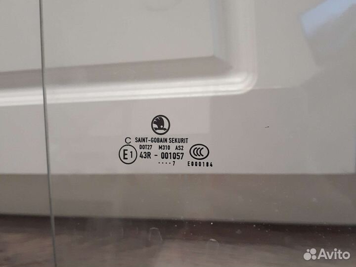 Стекло двери задние правое Skoda Fabia 2010-2014