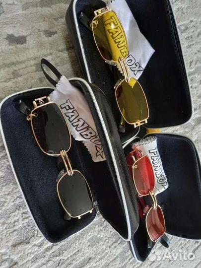 Очки солнцезащитные прямоугольные с кольцомновые