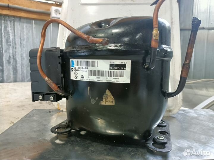 Компрессор для холодильника витрины