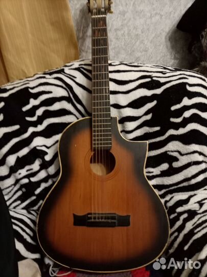 Акустическая гитара