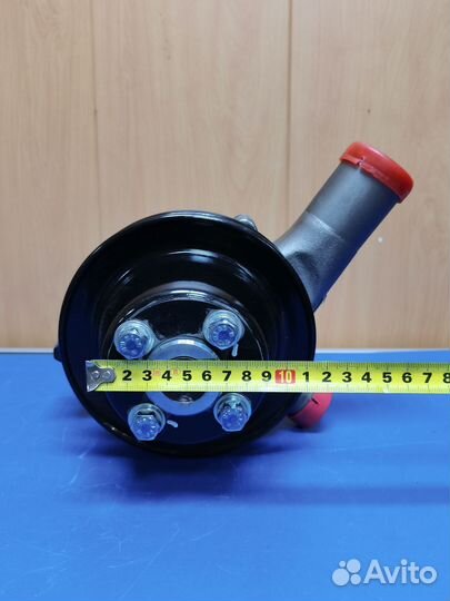 Насос водяной Yuchai YC6108G 630-1307010C