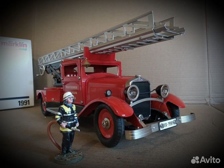 Игрушка заводная пожарная машина. Marklin