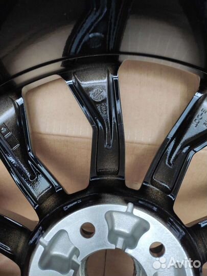 Оригинальные новые литые диски R20 Sorento MQ4