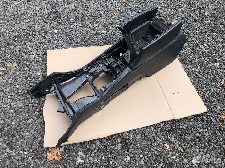 Центральный тунель (подлокотник ) BMW 5 F10