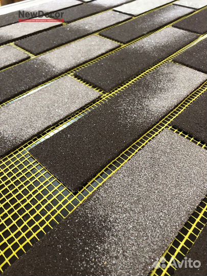 Гибкий кирпич на сетке с пленкой