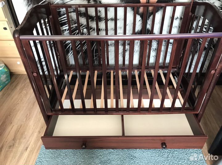 Детская кроватка с маятником Гандылян из бука