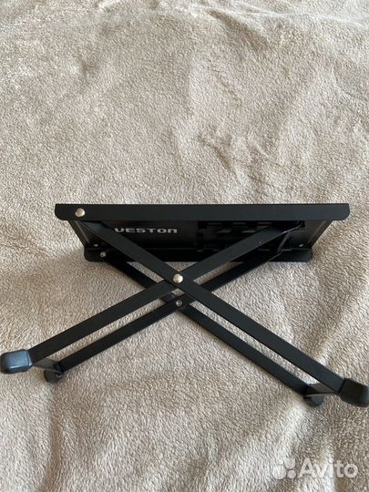 Поставка для игры на гитаре/домре