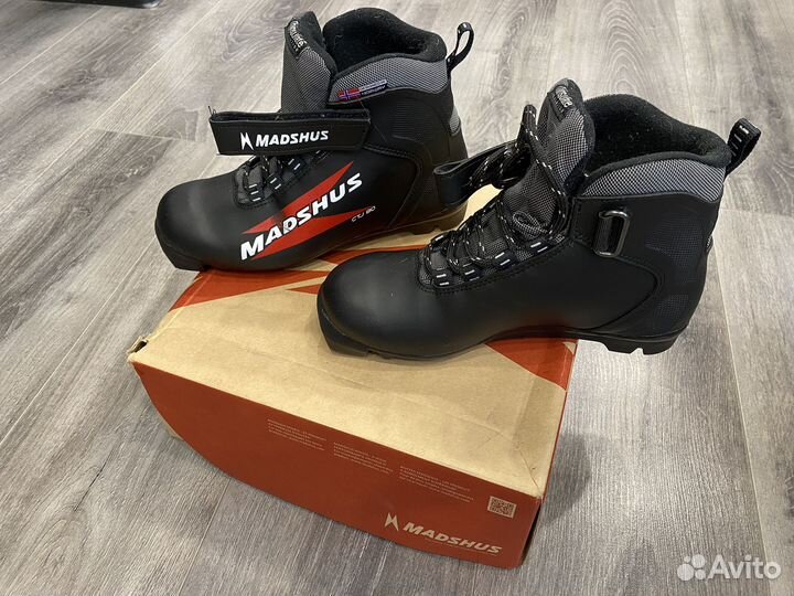 Лыжные ботинки, размер 37,5