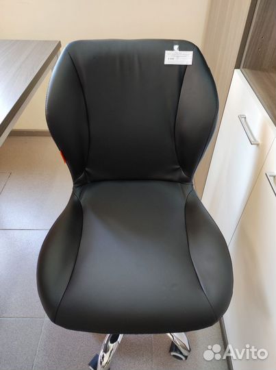 Офисное кресло