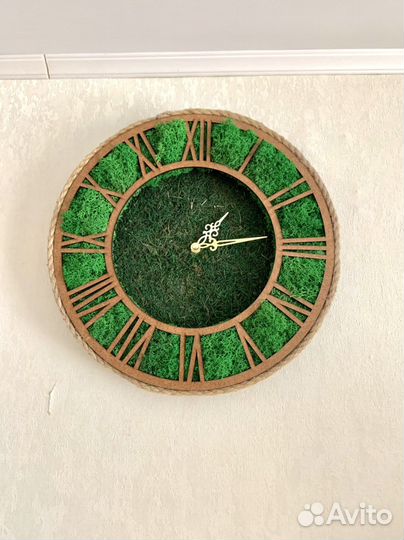 Часы из стабилизированного мха