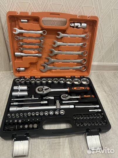 Набор инструментов для автомобиля