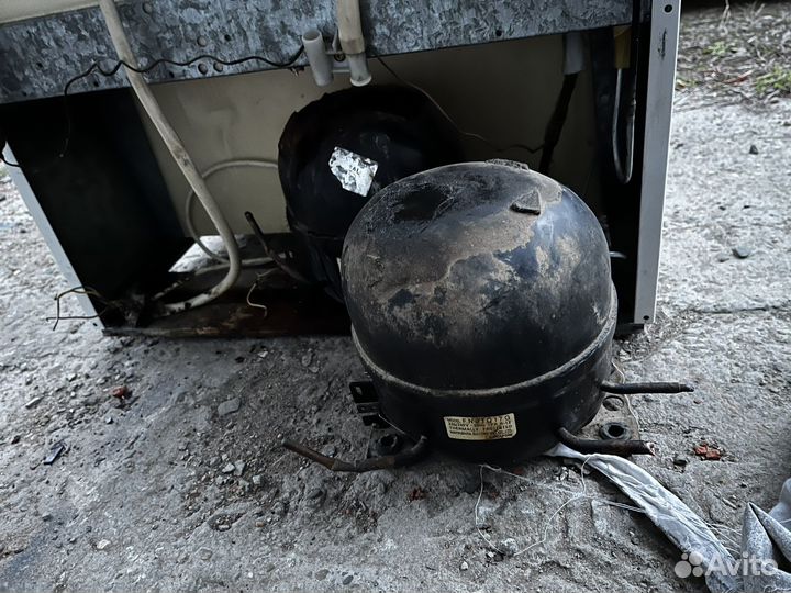 Холодильник Stinol 110 на з/ч No Frost в ремонт