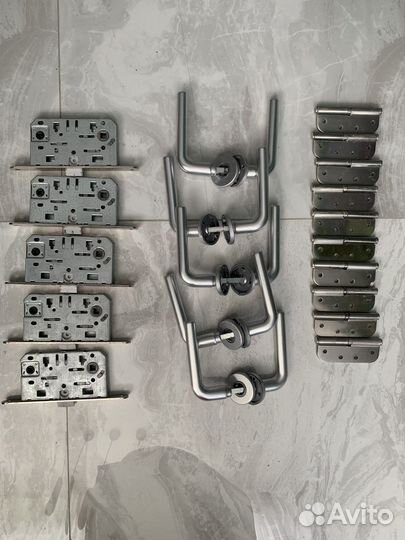 Дверные ручки, замки и петли