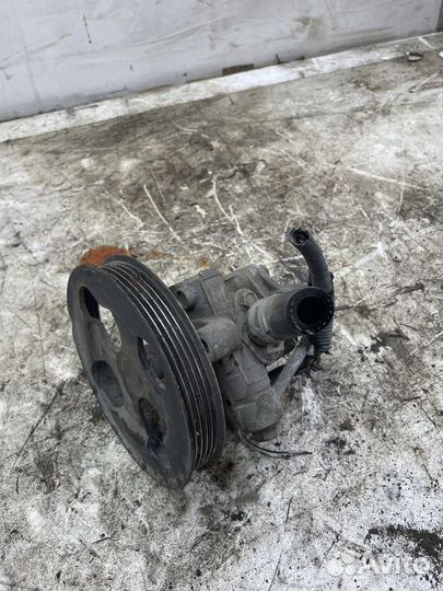 Насос гидроусилителя Mitsubishi Galant