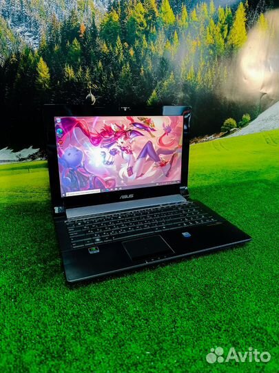 Огромный ноутбук Asus для игр и работы