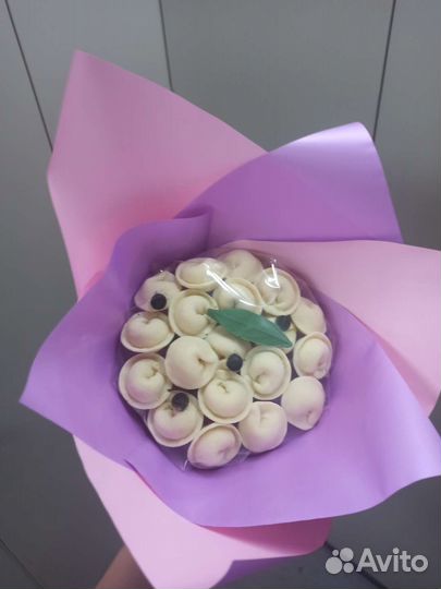 Подарок букет шоколадных пельменей