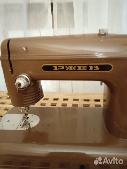 Швейная машина 