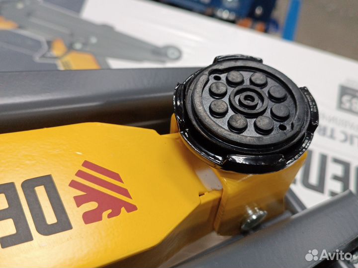 Домкрат подкатной 2 тн 135-385 мм с подушкой