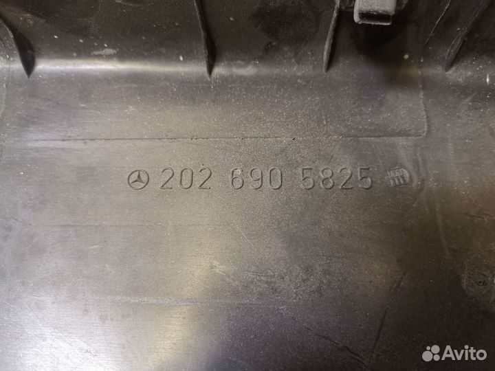 Накладка багажника Mercedes w202