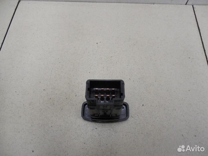 Кнопка аварийной сигнализации Duster 2012