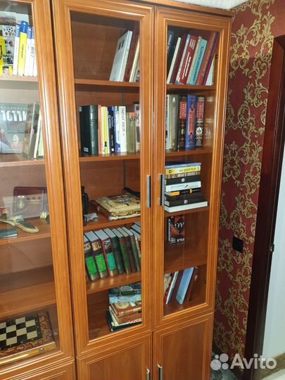 Шкаф книжный