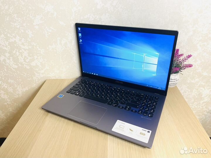 Свежий, мощный ноутбук 2020