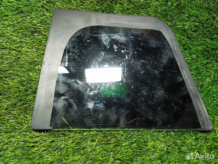 Стекло боковое Renault Megane III