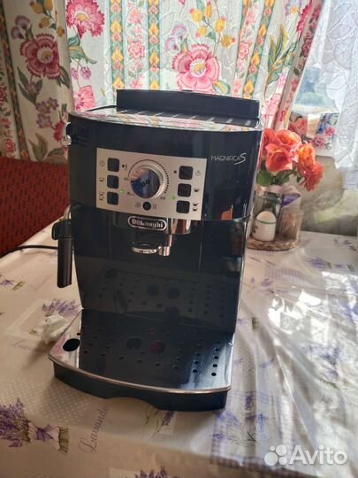 Кофемашина delonghi magnifica s