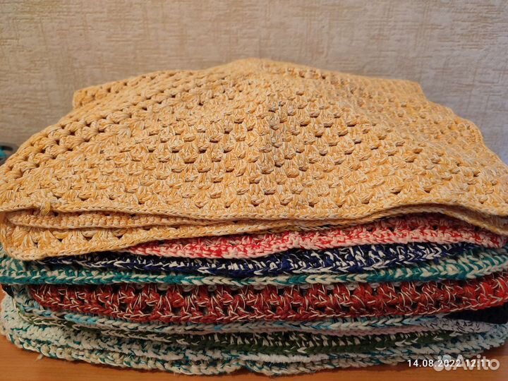 Новая вязаная накидка