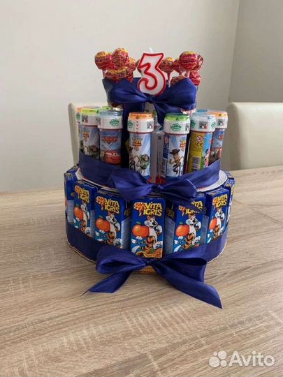 Торт из вкусняшек