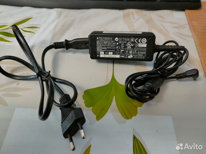 Зарядка asus 19V 2,1A 2.5x0.7 мм