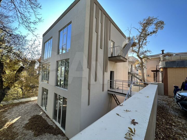 Дом 272 м² на участке 3,8 сот.