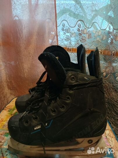 Коньки хоккейные