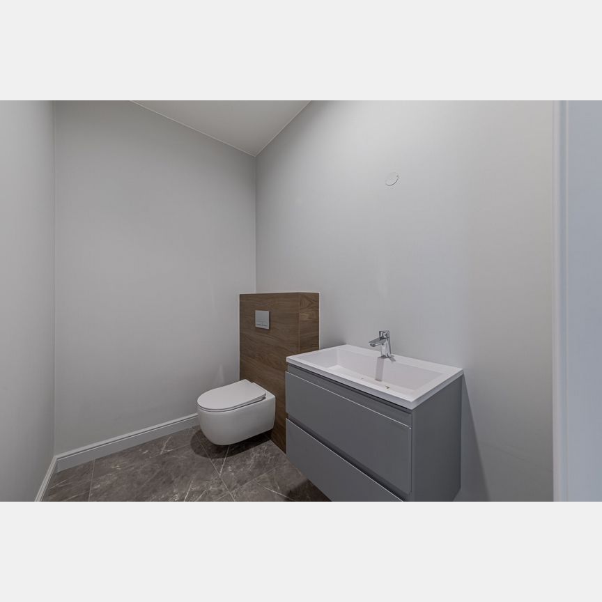 4-к. квартира, 132,7 м², 8/8 эт.