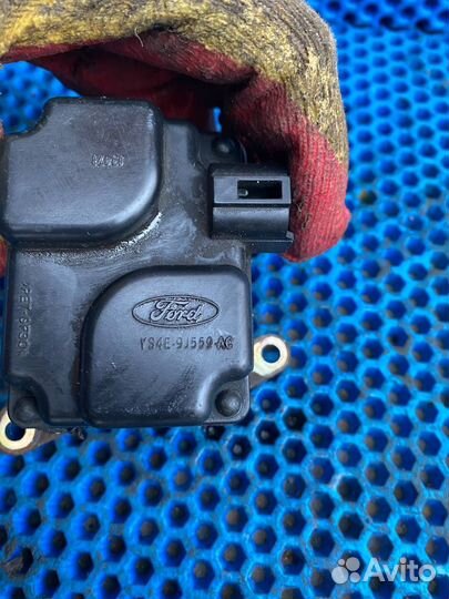 Моторчик заслонки ys4e9j559ac Ford focus 1