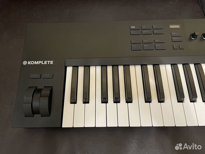 Native Instruments Komplete Kontrol A61 миди клава