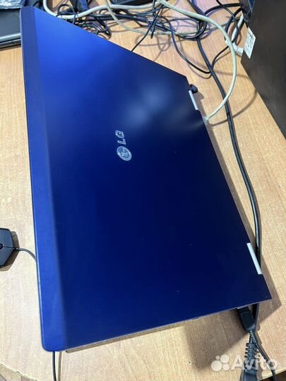 Ноутбук LG в хорошем внешнем состоянии