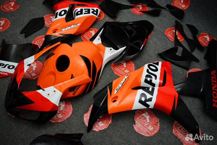 Honda cbr1000rr 06-07 пластик 2006 2007+стекло