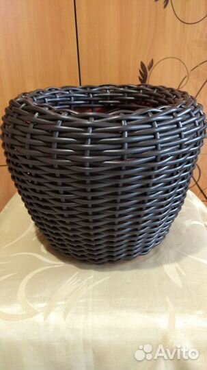 Кашпо из искусственного ротанга