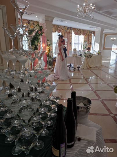 Пирамида из шампанского