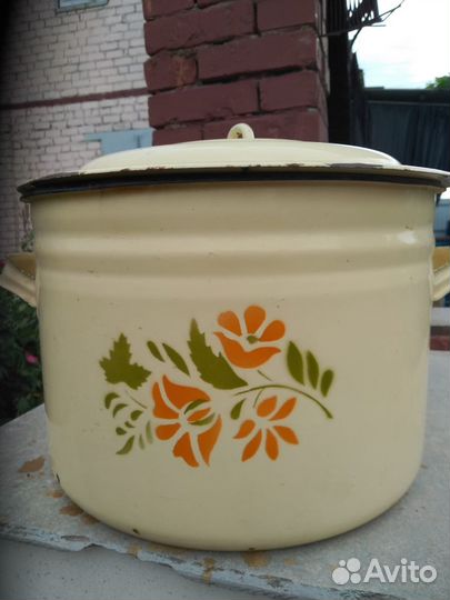 Кастрюля эмалированная