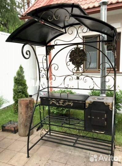 Мангал с крышей