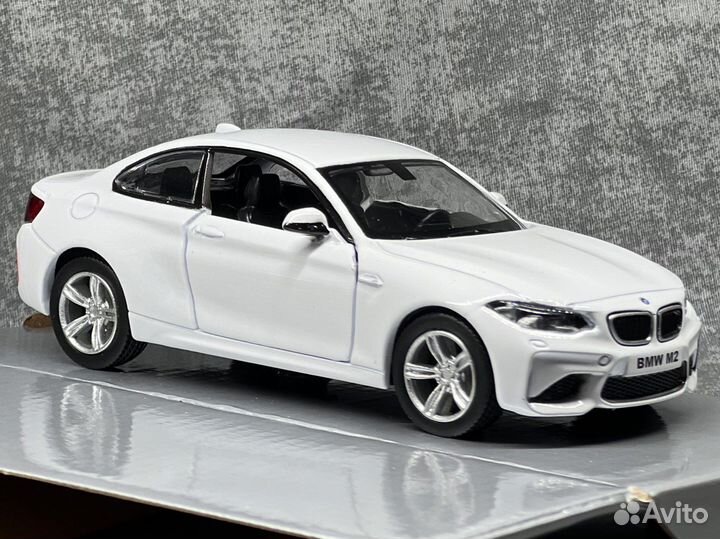Модель bmw m2 1/36 mobicaro white