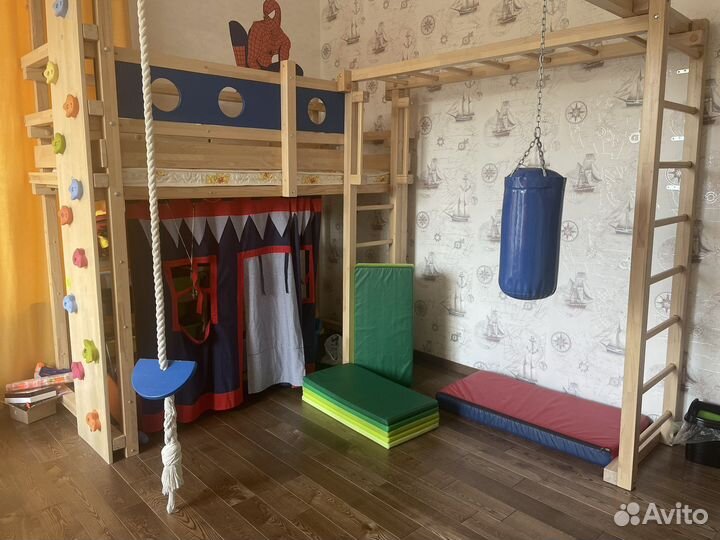 Детский уголок с кроватью