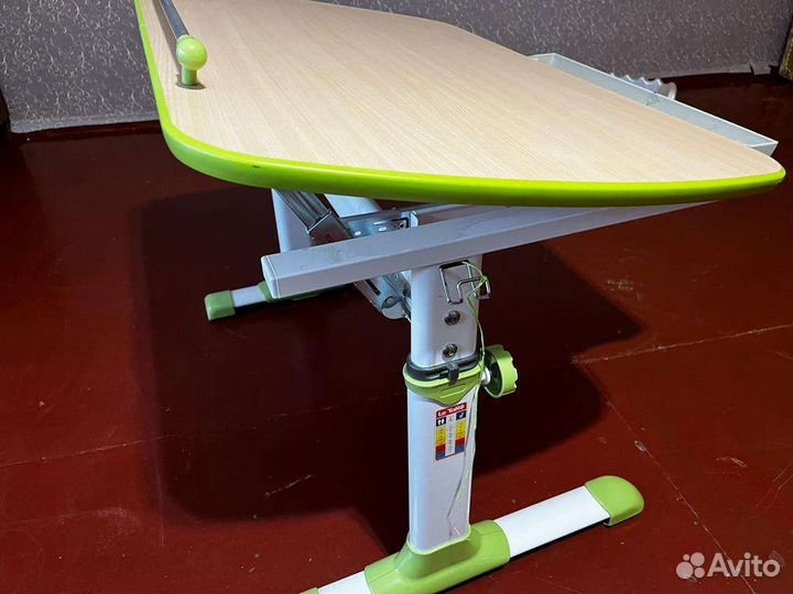 Детский стол парта