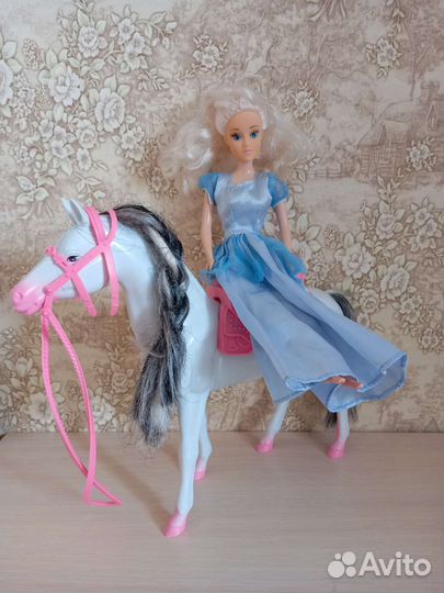 Кукла и лошадь