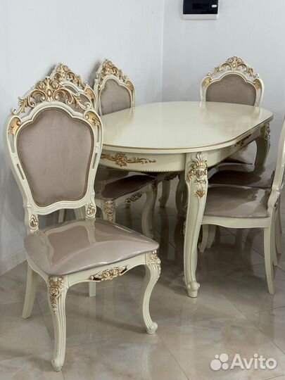 Стол и стулья